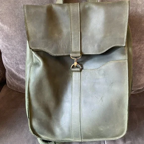 LOVELY GREEN LEATHER BACKPACK WITH LAPTOP COMPARTMENT - Picture 11 of 14